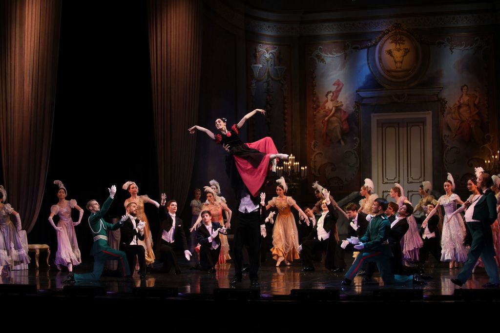 Сцена из Балета Анюта Марийсокго театра оперы и балета.jpg